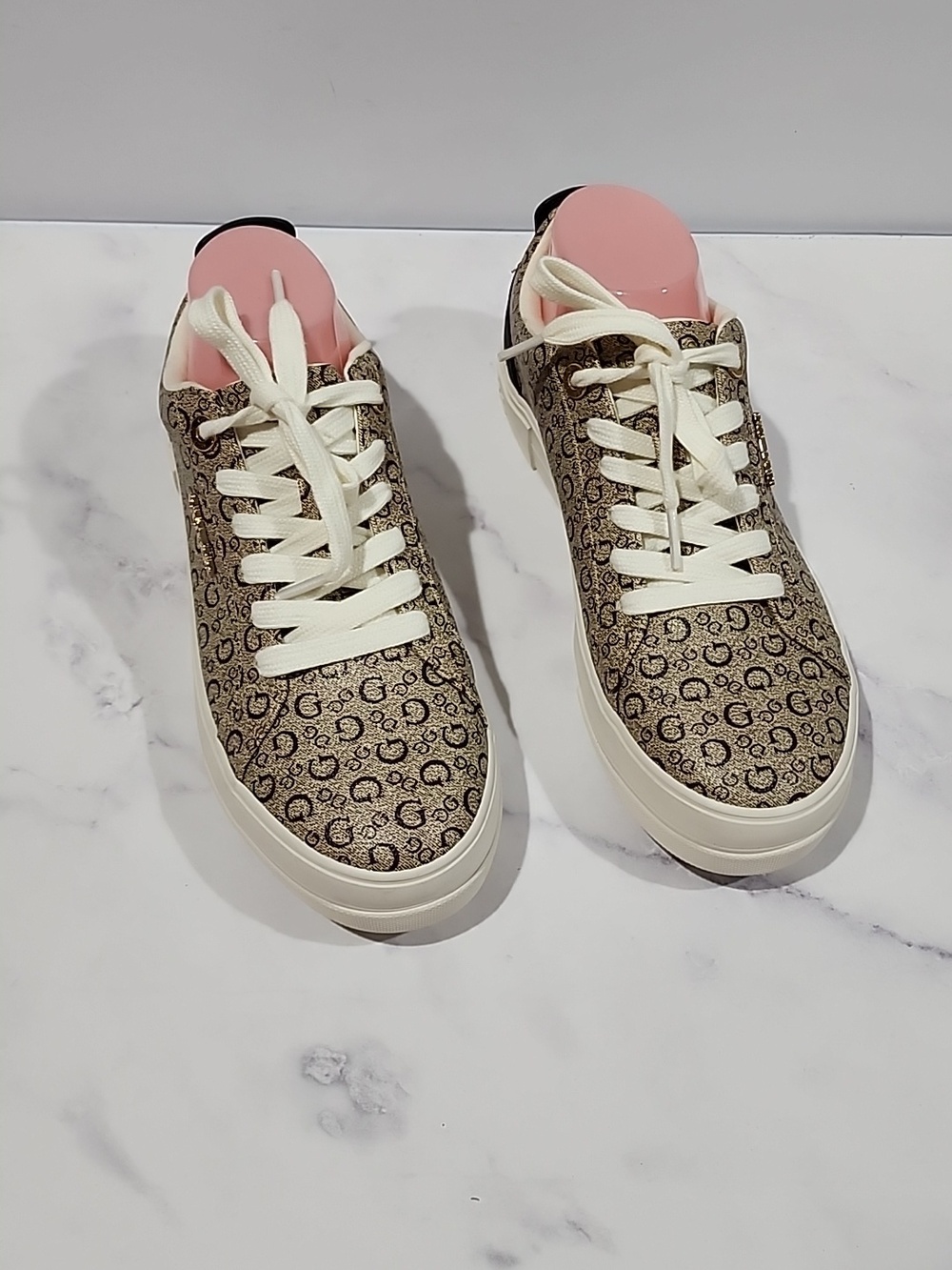 Guess Los Angeles WGMAKELY-R Stylish  Sneakers with Patterned Design